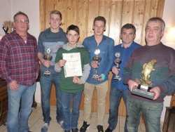 Die Sieger der Hegefischen 2014 mit Jugendsieger und 2. Vorsitzendem W. Kirchner
